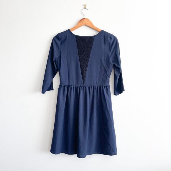 Yumi // Navy lace dress // size 2/4 // EUC - Picture 2 of 11